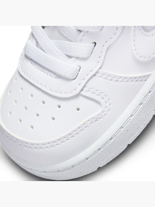 nike sodiŠČe borough trener bela deichmann