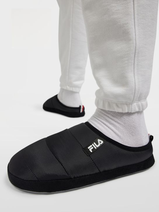 fila hiša natikači black deichmann