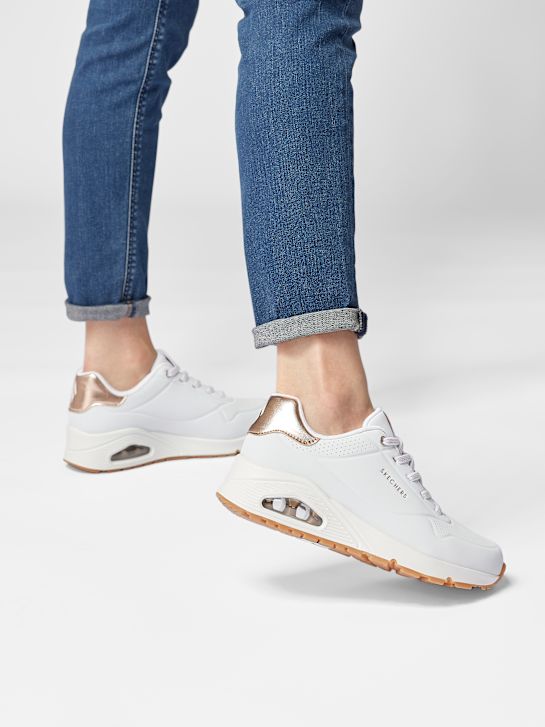skechers uno - Šimrom stran slip-on trener bela deichmann