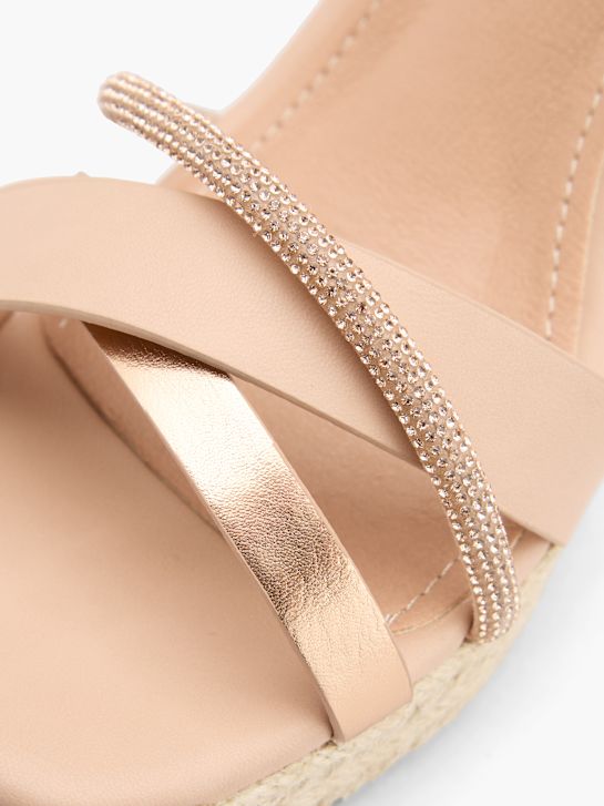 modni brvi nagnila sandali zlata deichmann